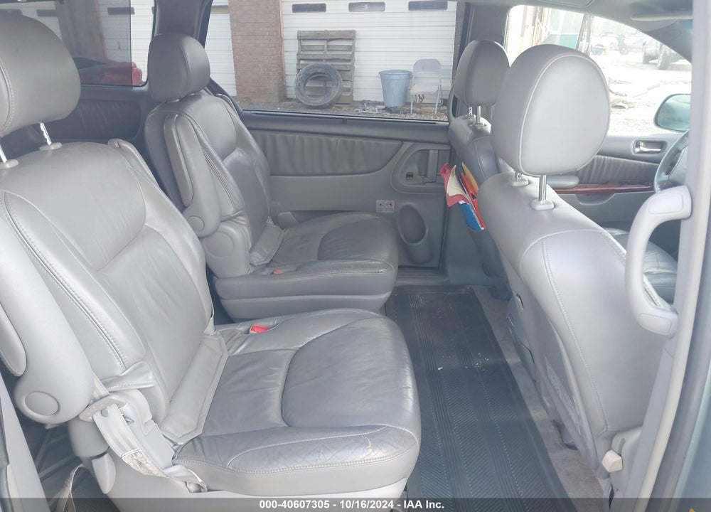 2004 TOYOTA SIENNA XLE VIN: 5TDBA22C44S020750
