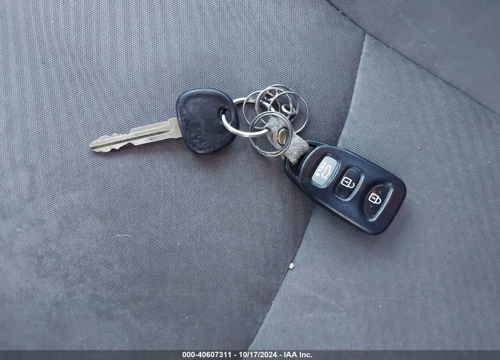 2013 HYUNDAI ELANTRA GLS VIN: 5NPDH4AE8DH204050