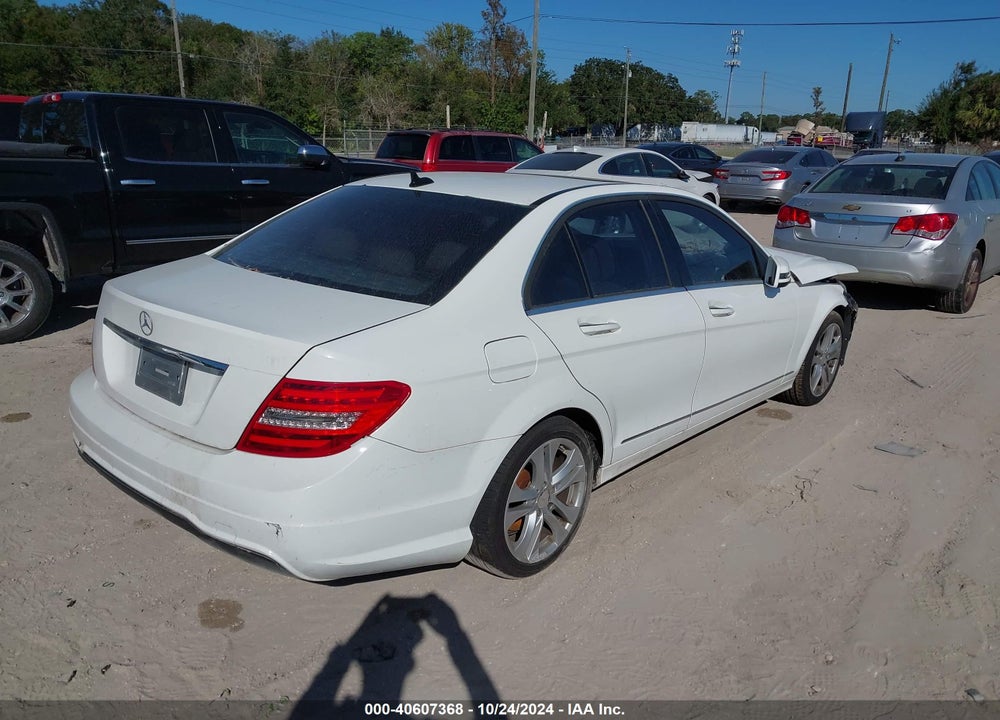 2013 MERCEDES-BENZ C 250 LUXURY/SPORT VIN: WDDGF4HB3DR255968