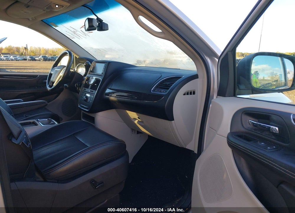 2011 CHRYSLER TOWN & COUNTRY TOURING-L VIN: 2A4RR8DG6BR611060