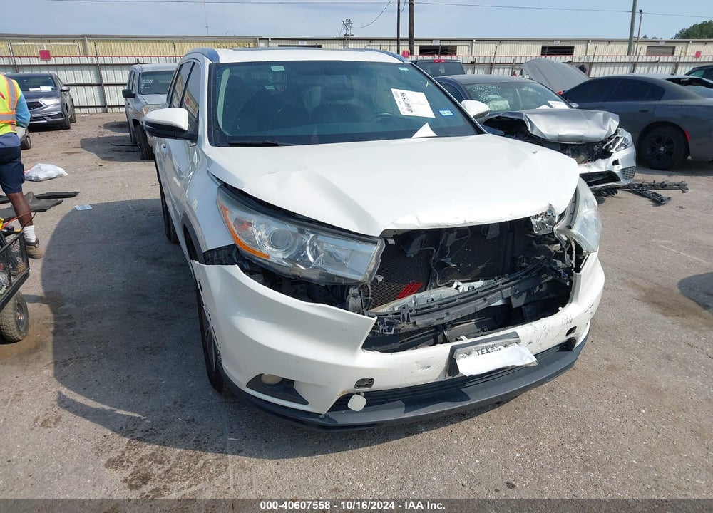2014 TOYOTA HIGHLANDER XLE V6 VIN: 5TDKKRFH2ES012871