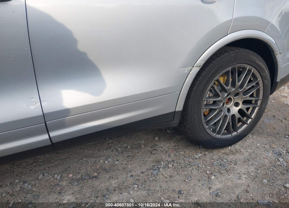 2017 PORSCHE CAYENNE PLATINUM EDITION VIN: WP1AA2A20HKA92089