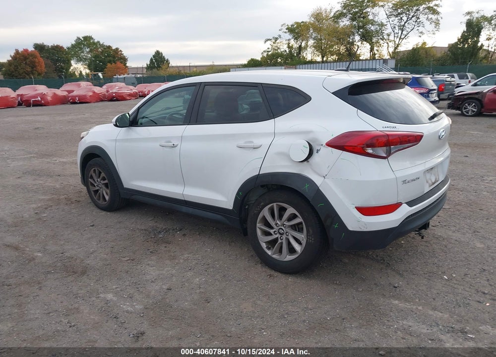 2017 HYUNDAI TUCSON SE VIN: KM8J23A43HU403715