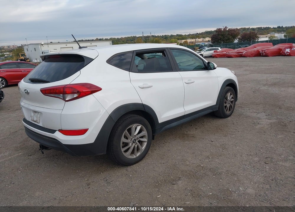 2017 HYUNDAI TUCSON SE VIN: KM8J23A43HU403715