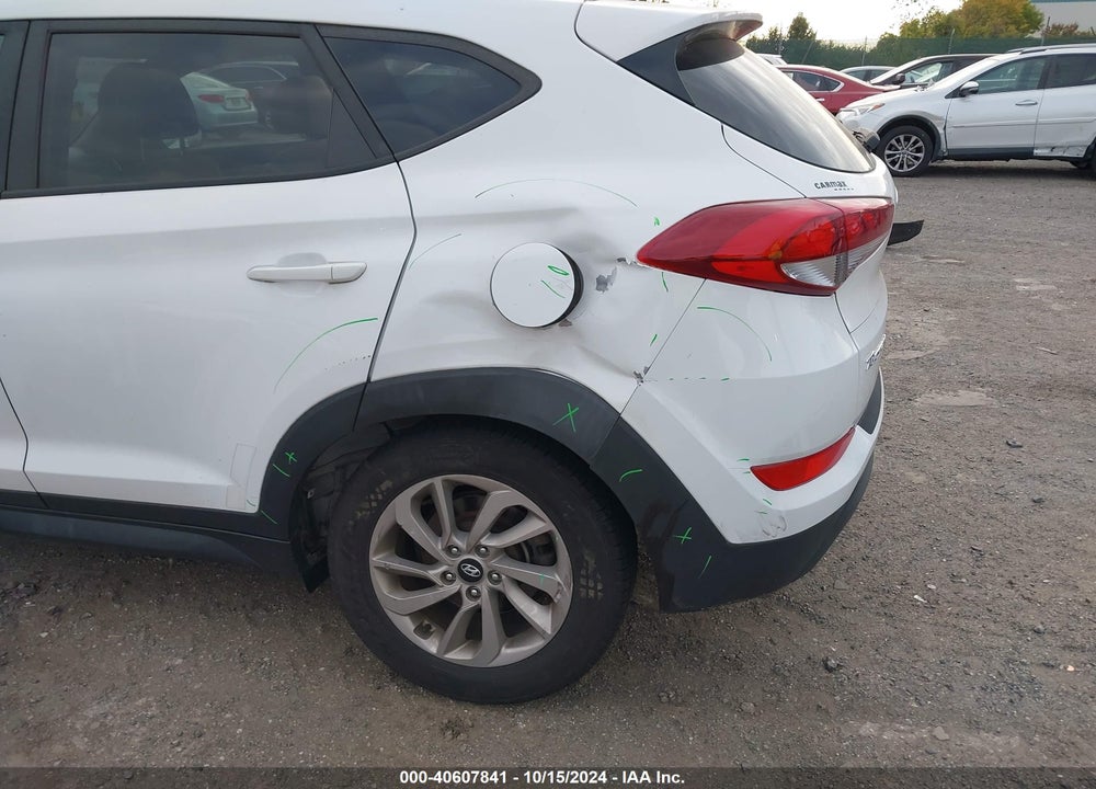 2017 HYUNDAI TUCSON SE VIN: KM8J23A43HU403715