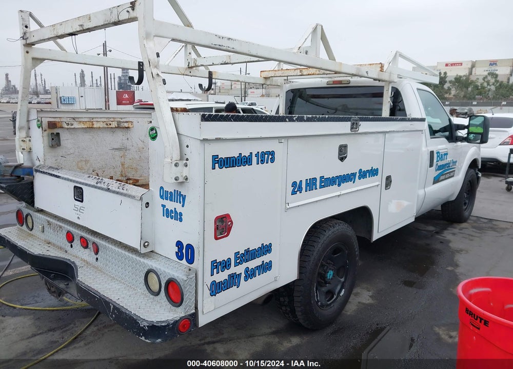 2015 FORD F-350 CHASSIS XL VIN: 1FDRF3E6XFEC73359