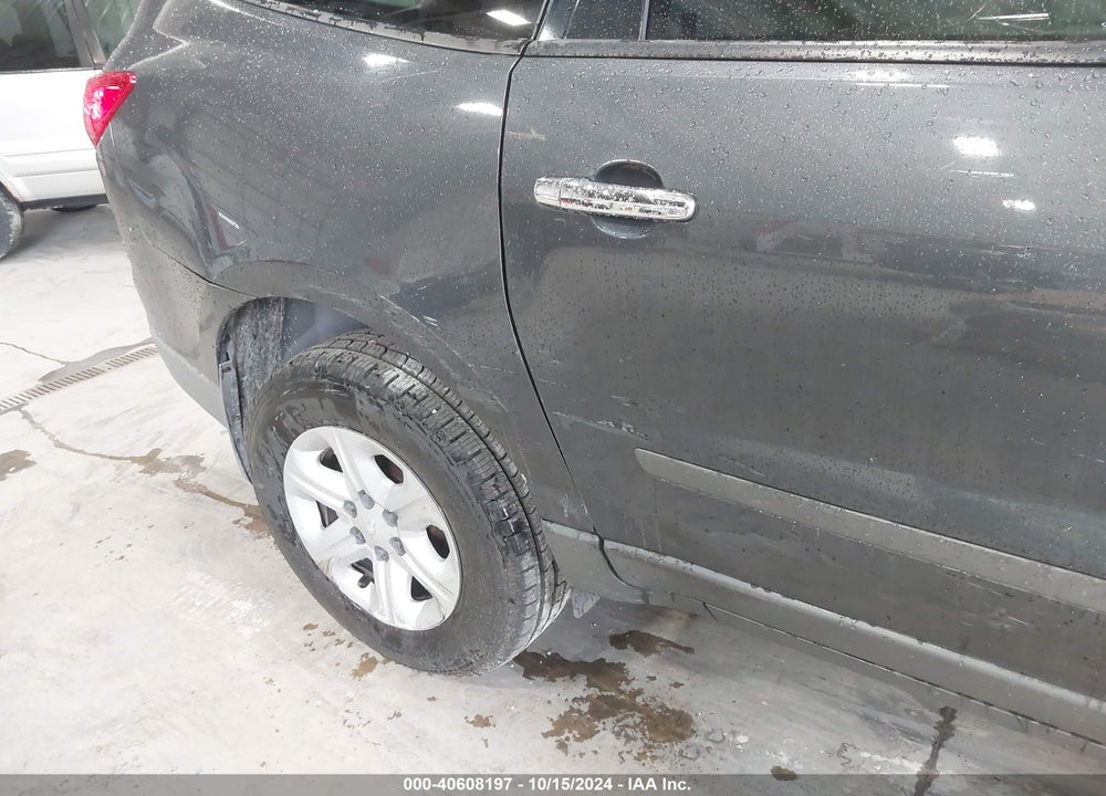 2011 CHEVROLET TRAVERSE LS VIN: 1GNKREED1BJ187034