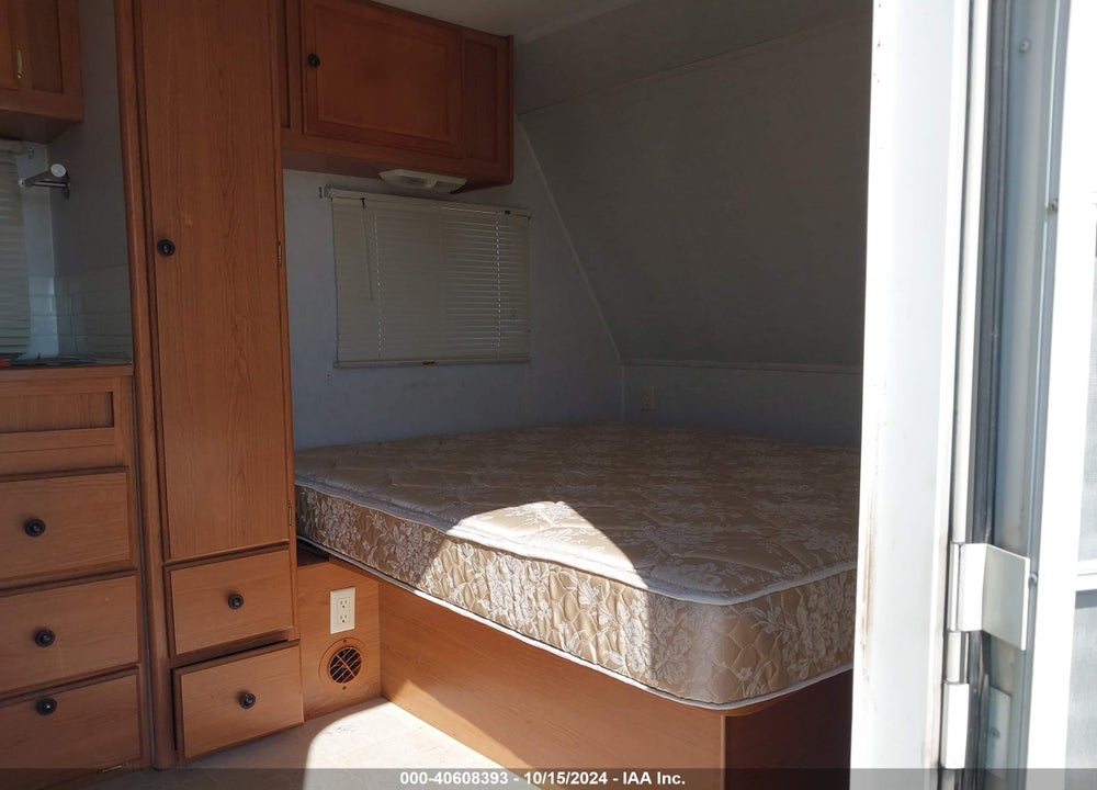 2002 TERRY M-725H VIN: 1EA2H252924093686