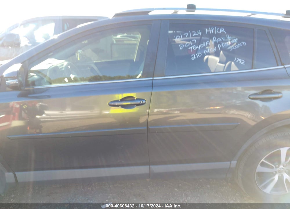 2017 TOYOTA RAV4 XLE VIN: JTMWFREV4HJ101792