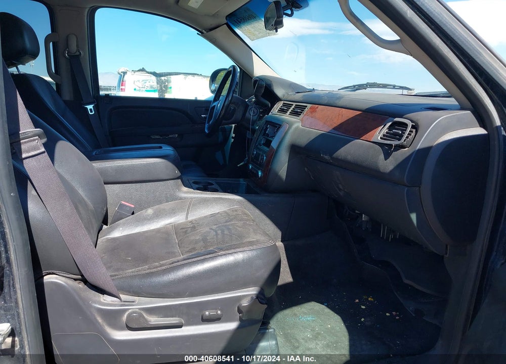 2013 CHEVROLET SUBURBAN 1500 LT VIN: 1GNSKJE74DR182843