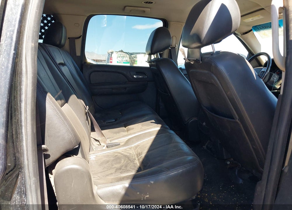 2013 CHEVROLET SUBURBAN 1500 LT VIN: 1GNSKJE74DR182843