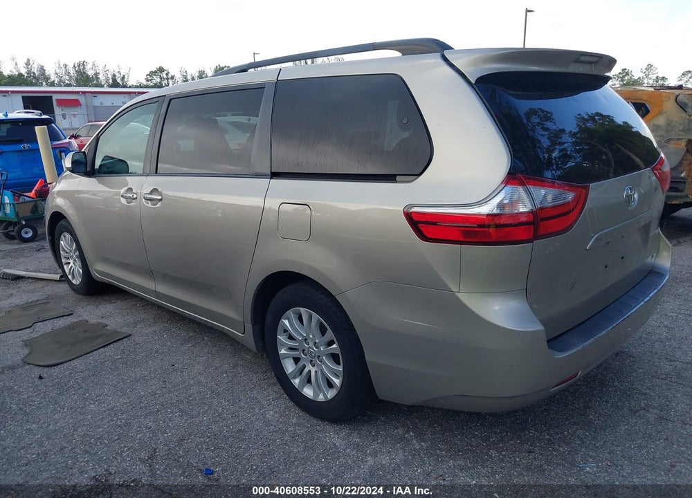 2017 TOYOTA SIENNA XLE 8 PASSENGER VIN: 5TDYZ3DC4HS832531