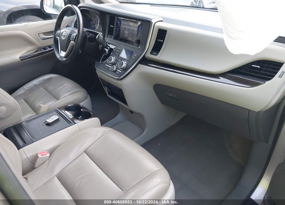 2017 TOYOTA SIENNA XLE 8 PASSENGER VIN: 5TDYZ3DC4HS832531