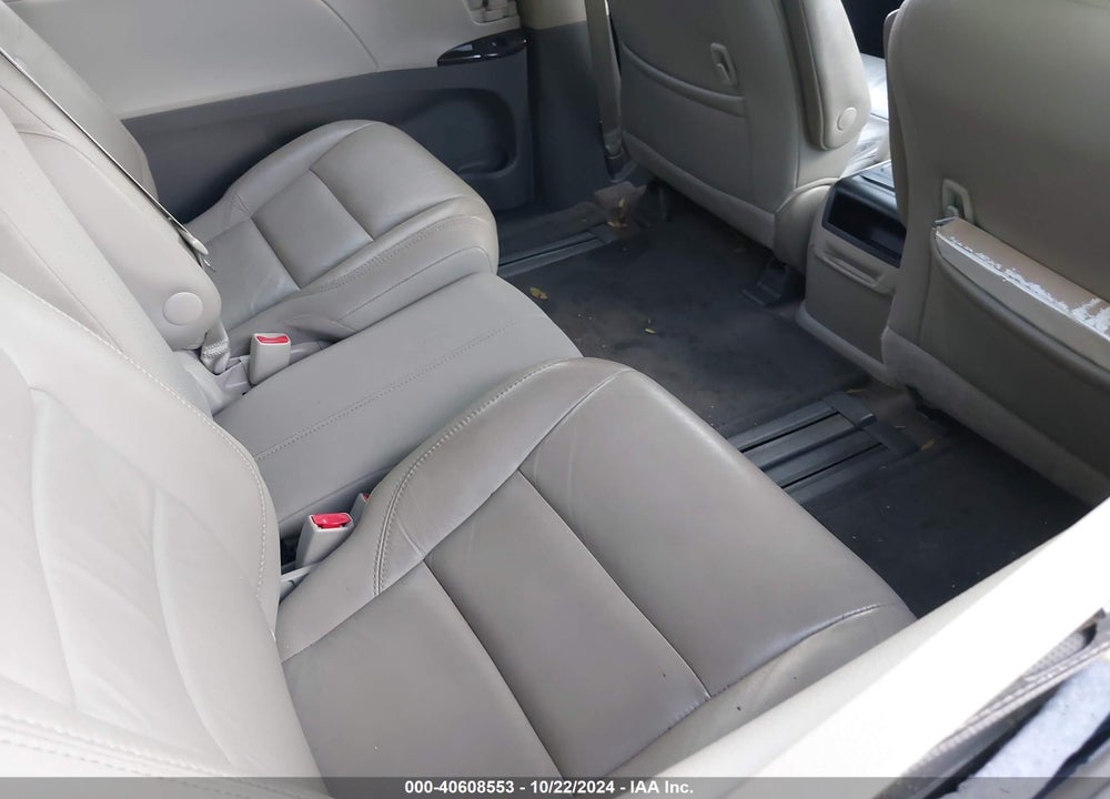 2017 TOYOTA SIENNA XLE 8 PASSENGER VIN: 5TDYZ3DC4HS832531