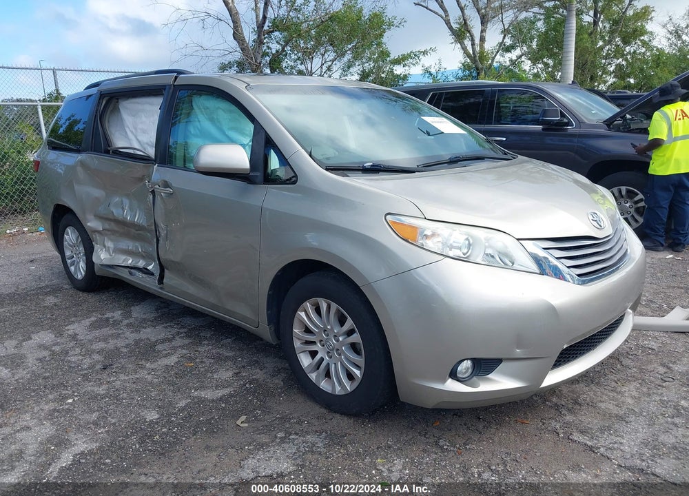 2017 TOYOTA SIENNA XLE 8 PASSENGER VIN: 5TDYZ3DC4HS832531