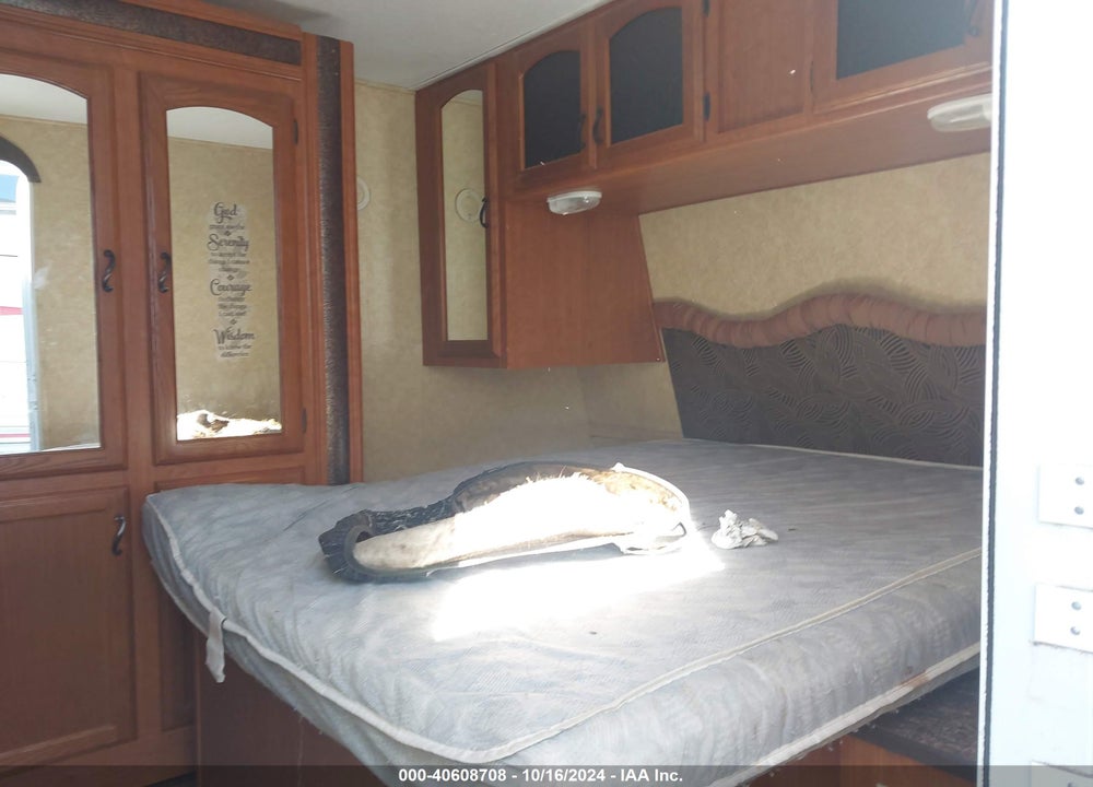 2011 PRIME TIME TRACER VIN: 5ZT2TRTB5BB501067