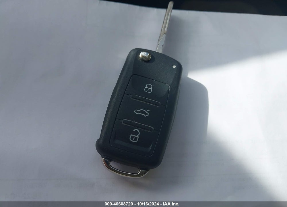 2012 VOLKSWAGEN JETTA 2.5L SE VIN: 3VWDP7AJ5CM337548