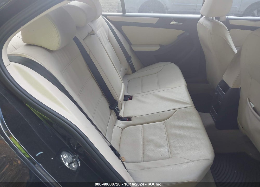 2012 VOLKSWAGEN JETTA 2.5L SE VIN: 3VWDP7AJ5CM337548