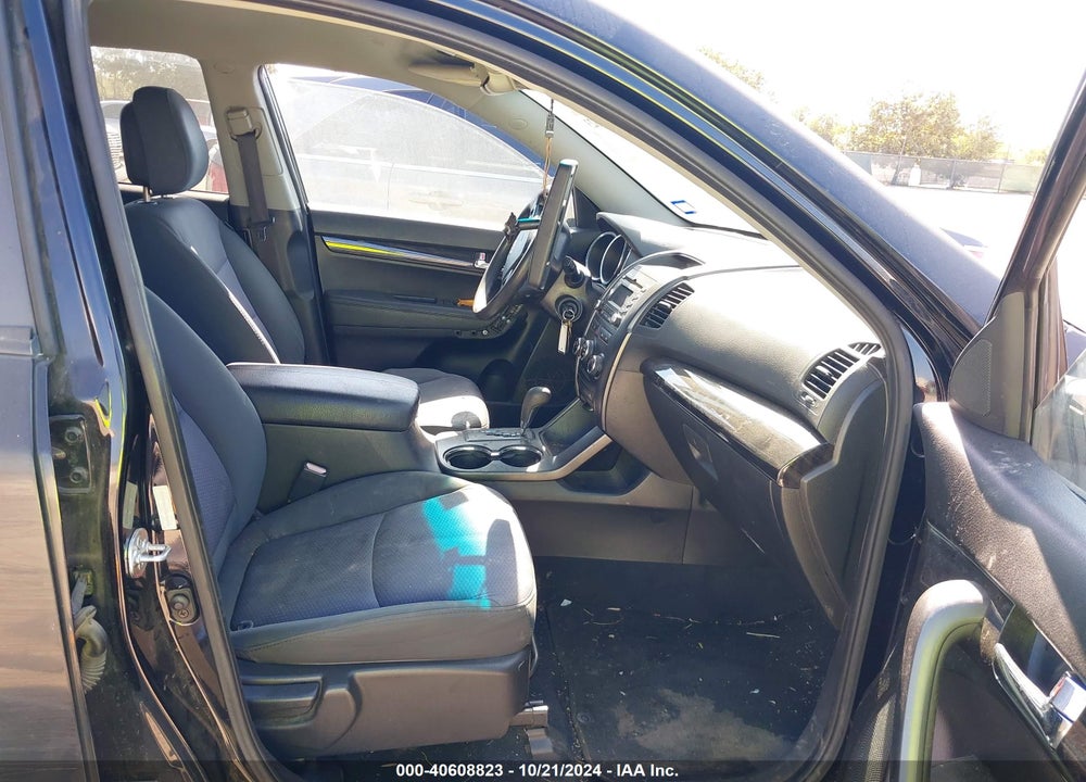 2012 KIA SORENTO LX VIN: 5XYKT3A67CG259085