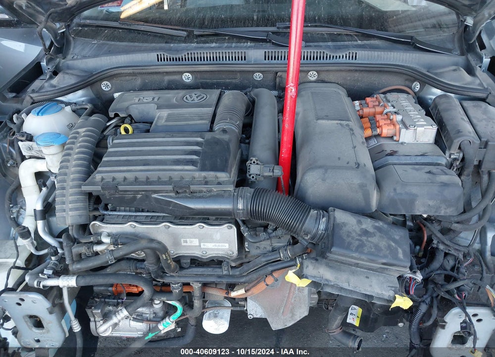 2015 VOLKSWAGEN JETTA HYBRID SEL PREMIUM VIN: 3VW637AJ8FM320770