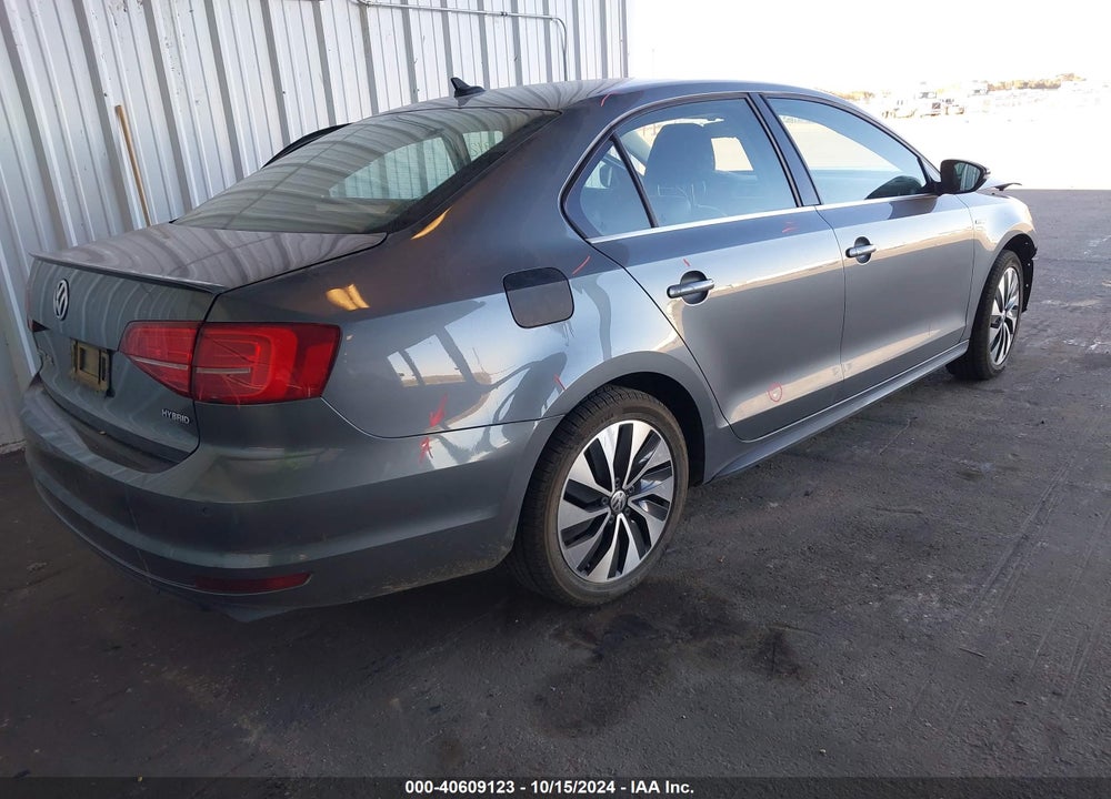 2015 VOLKSWAGEN JETTA HYBRID SEL PREMIUM VIN: 3VW637AJ8FM320770