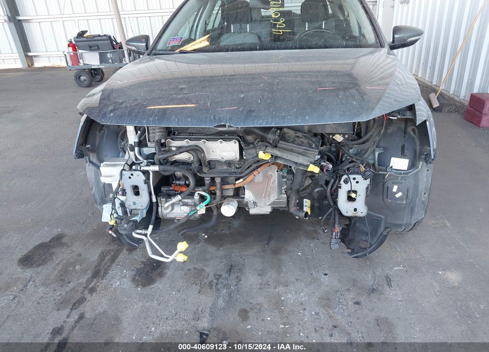 2015 VOLKSWAGEN JETTA HYBRID SEL PREMIUM VIN: 3VW637AJ8FM320770