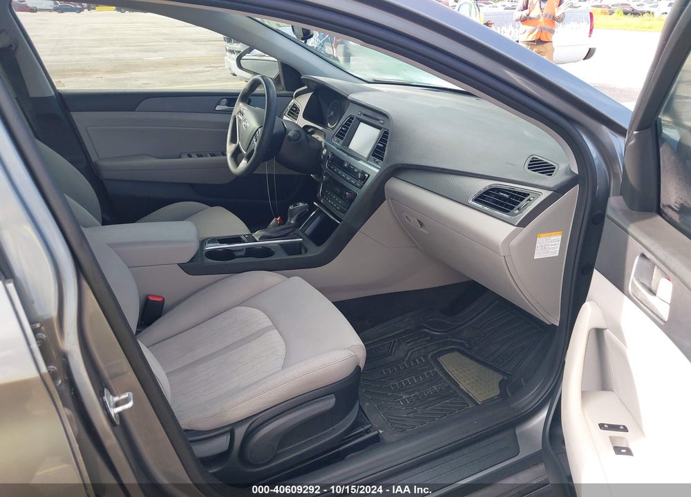 2017 HYUNDAI SONATA HYBRID SE VIN: KMHE24L30HA075859