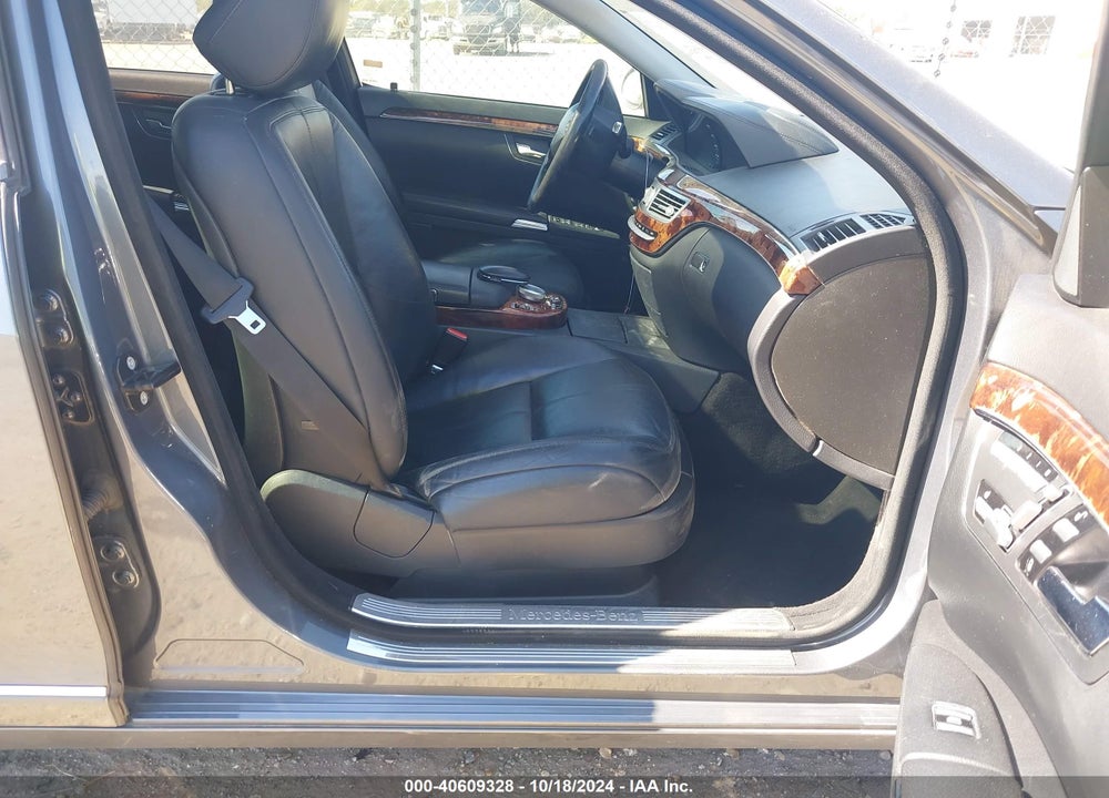 2007 MERCEDES-BENZ S 550 VIN: WDDNG71X47A038993