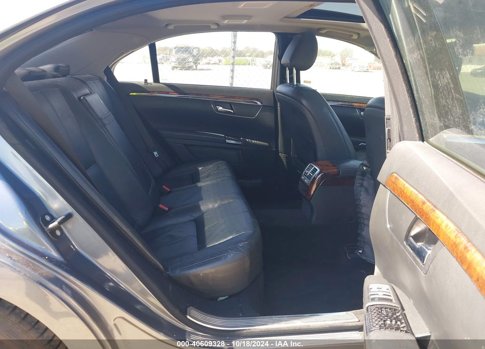 2007 MERCEDES-BENZ S 550 VIN: WDDNG71X47A038993