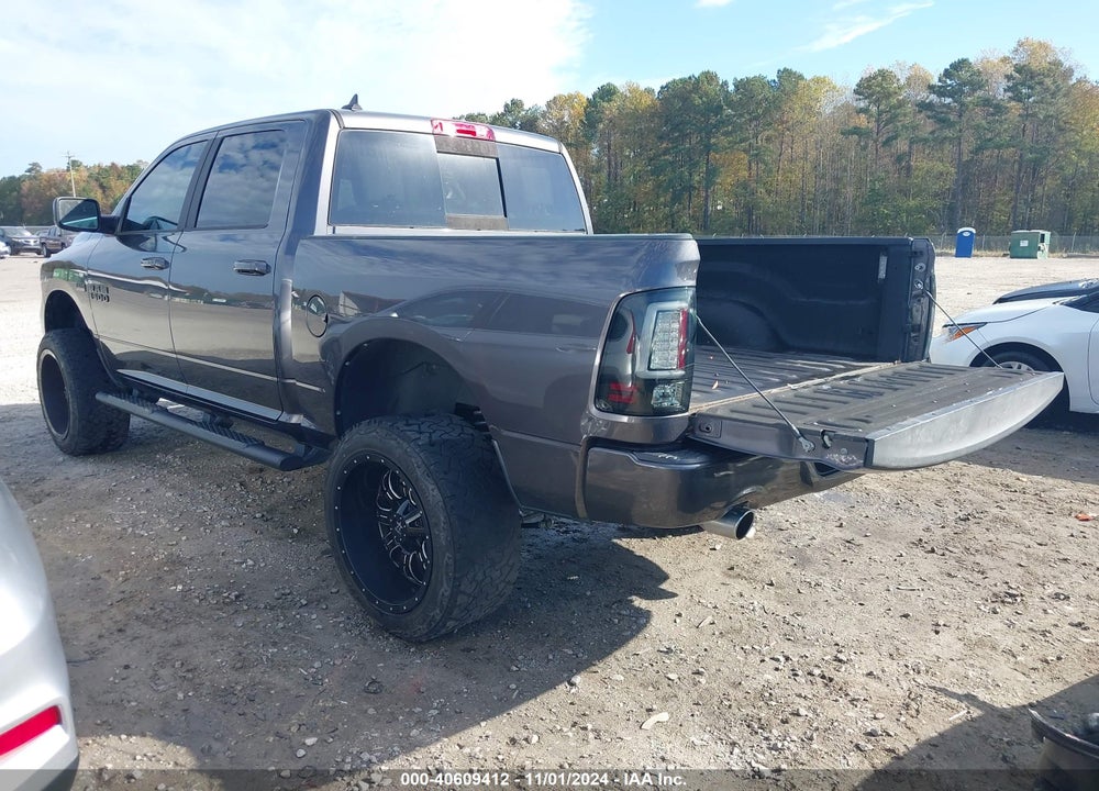 2017 RAM 1500 NIGHT 4X4 5'7 BOX VIN: 1C6RR7MT2HS784814