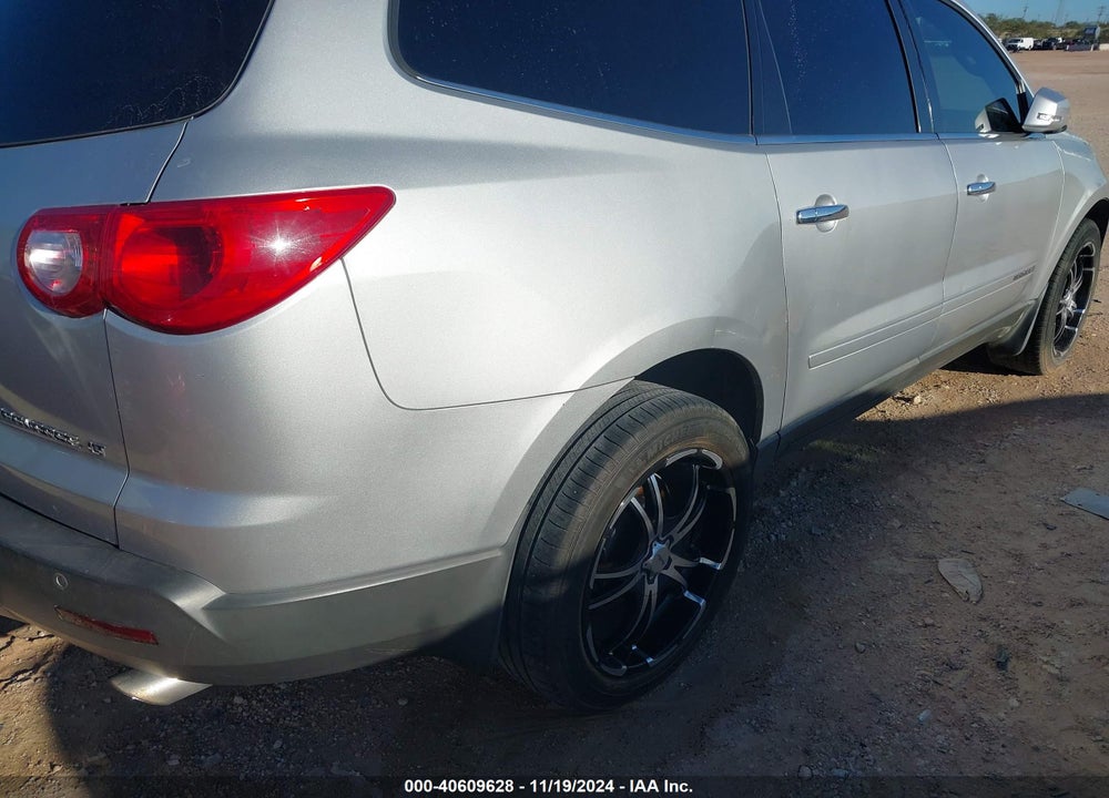 2009 CHEVROLET TRAVERSE LT VIN: 1GNEV23DX9S129132