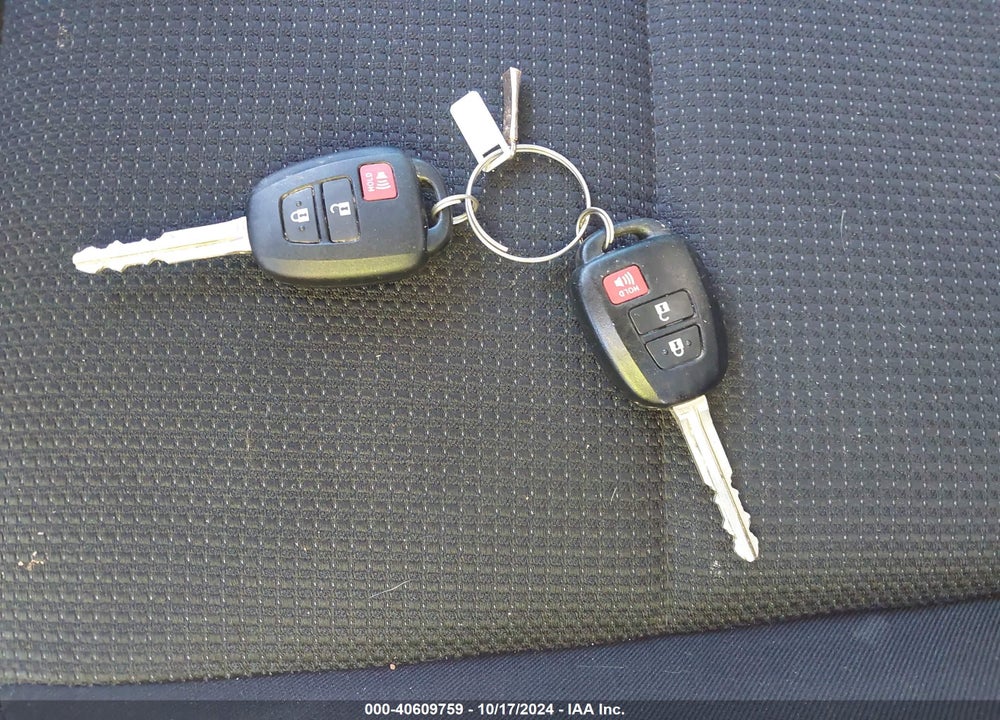 2018 TOYOTA RAV4 XLE VIN: 2T3RFREV0JW852845