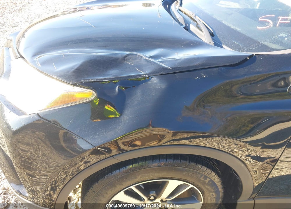 2018 TOYOTA RAV4 XLE VIN: 2T3RFREV0JW852845