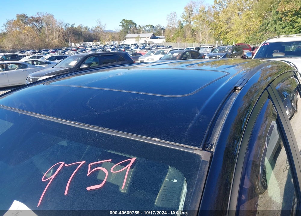 2018 TOYOTA RAV4 XLE VIN: 2T3RFREV0JW852845