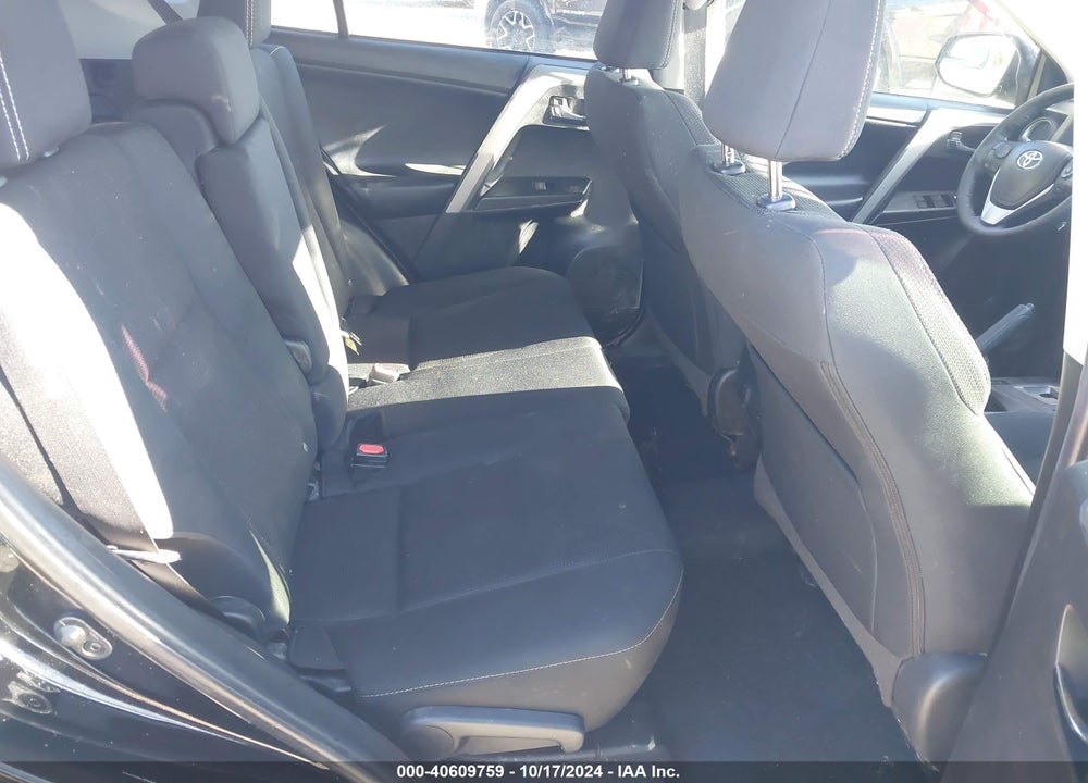 2018 TOYOTA RAV4 XLE VIN: 2T3RFREV0JW852845
