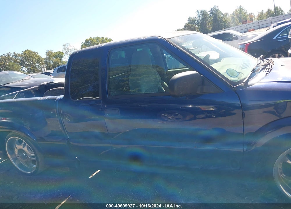 2002 CHEVROLET S-10 LS VIN: 1GCCS19W428130288