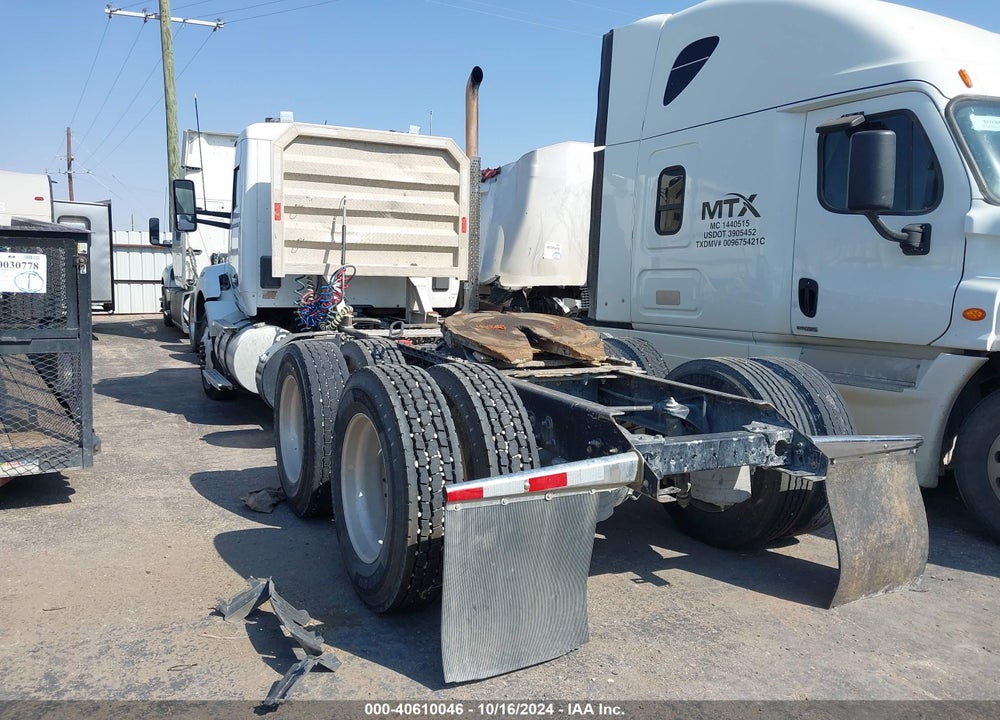 2015 KENWORTH T880 T880 VIN: 1XKZDP9XXFJ438133