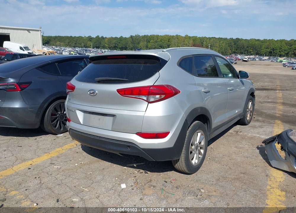 2017 HYUNDAI TUCSON SE VIN: KM8J33A45HU296485
