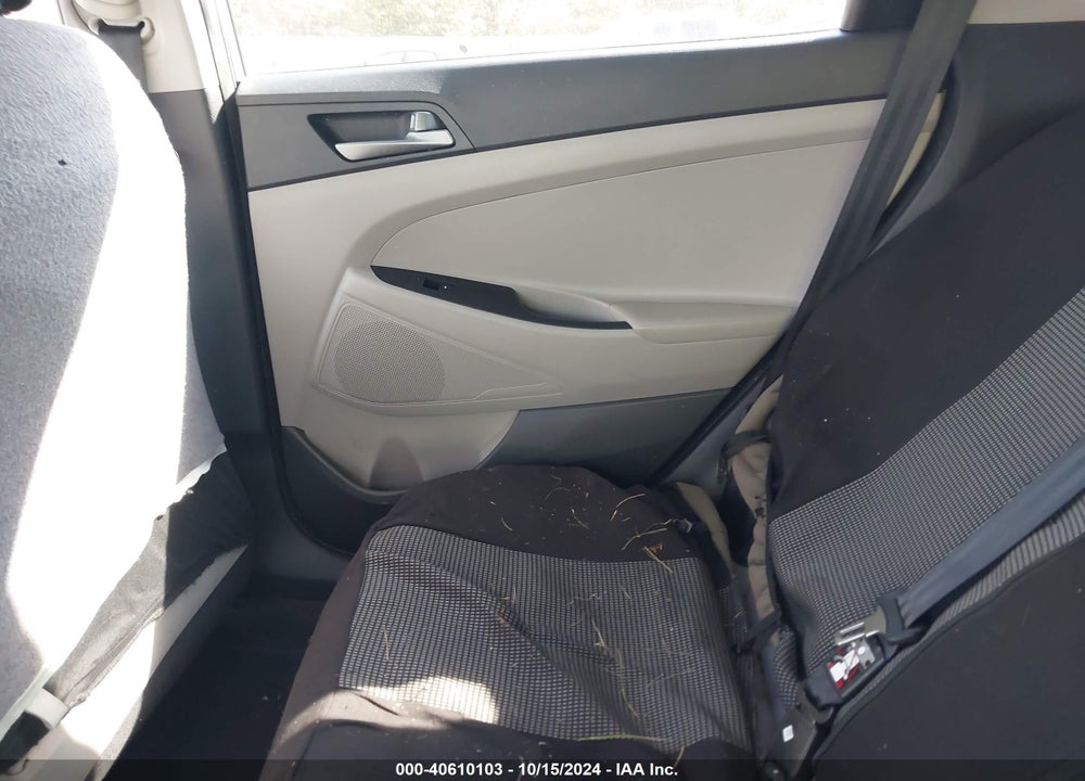 2017 HYUNDAI TUCSON SE VIN: KM8J33A45HU296485