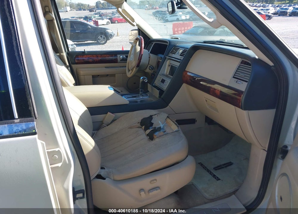 2005 LINCOLN NAVIGATOR VIN: 5LMFU28595LJ04639