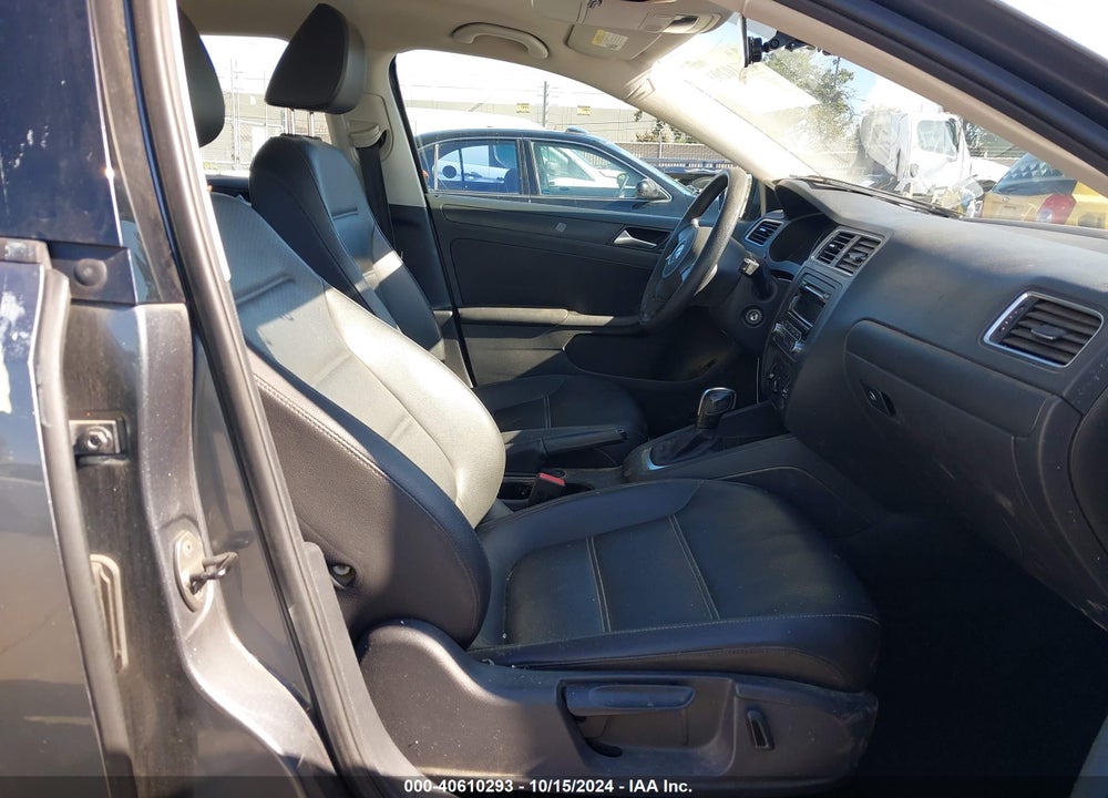2014 VOLKSWAGEN JETTA 1.8T SE VIN: 3VWD17AJ2EM206825
