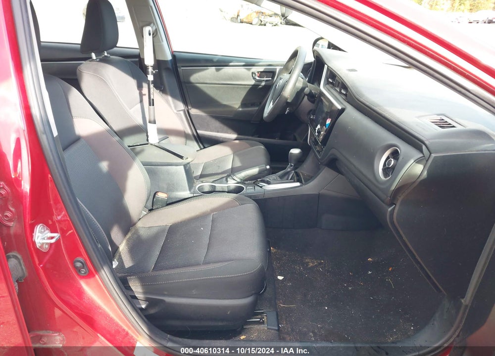 2018 TOYOTA COROLLA LE VIN: 2T1BURHE8JC121822