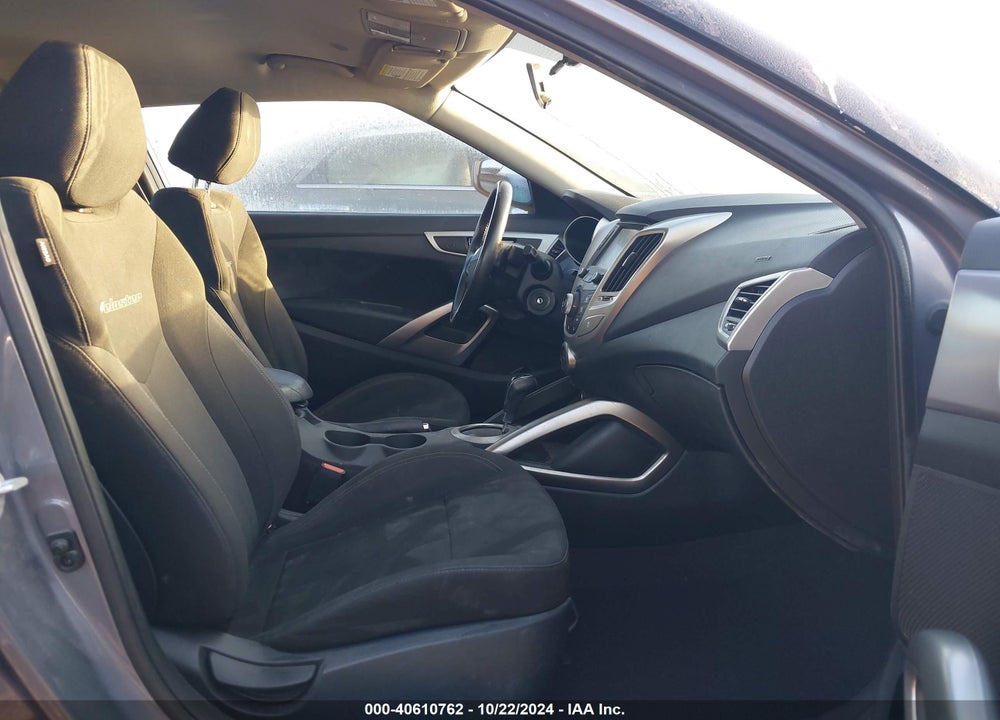 2017 HYUNDAI VELOSTER VIN: KMHTC6AD7HU317802