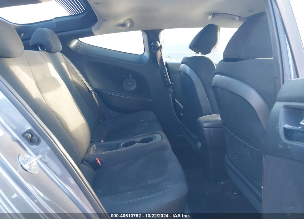 2017 HYUNDAI VELOSTER VIN: KMHTC6AD7HU317802