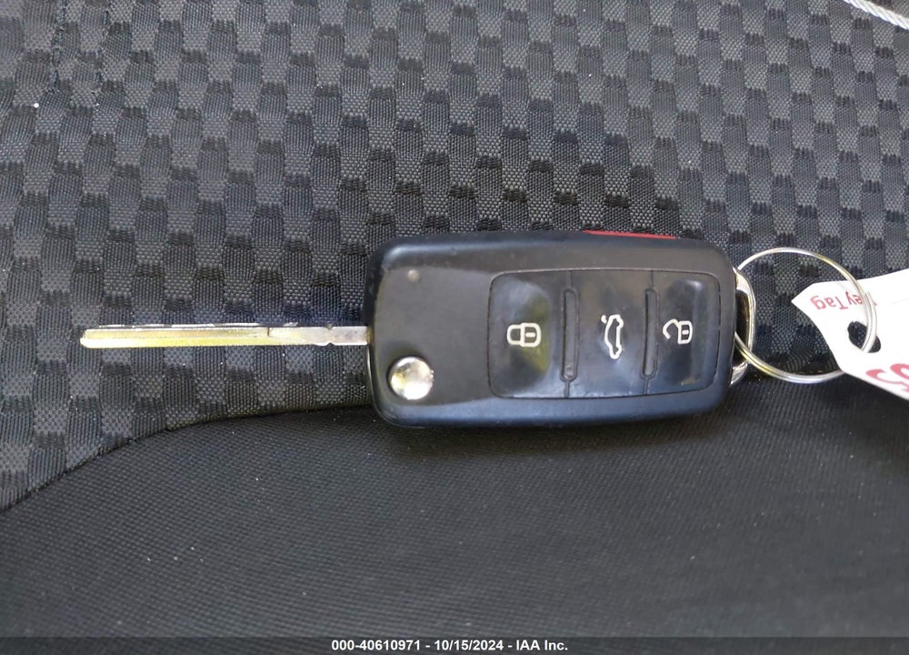 2013 VOLKSWAGEN JETTA 2.0L S VIN: 3VW2K7AJ2DM236748