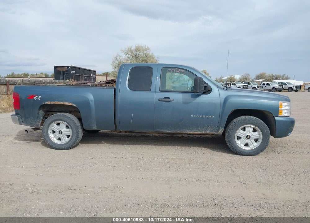 2011 CHEVROLET SILVERADO 1500 LT VIN: 1GCRKSE39BZ425327