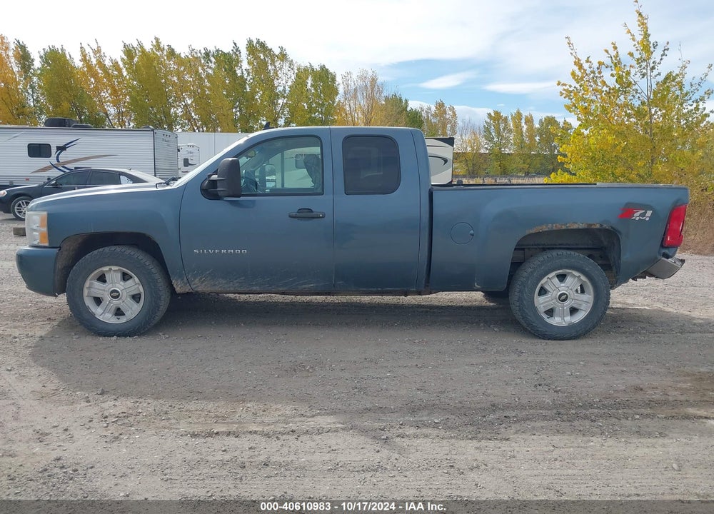 2011 CHEVROLET SILVERADO 1500 LT VIN: 1GCRKSE39BZ425327