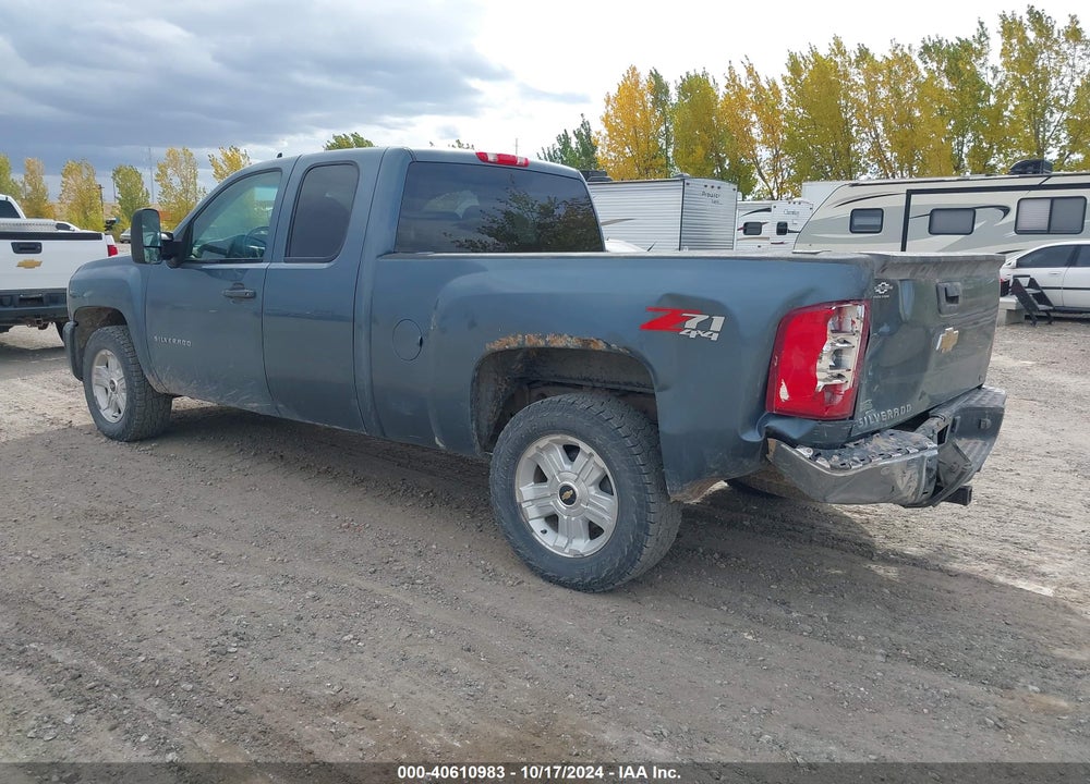 2011 CHEVROLET SILVERADO 1500 LT VIN: 1GCRKSE39BZ425327