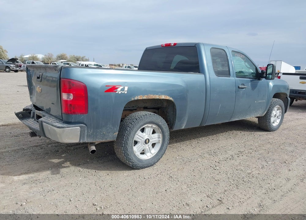 2011 CHEVROLET SILVERADO 1500 LT VIN: 1GCRKSE39BZ425327