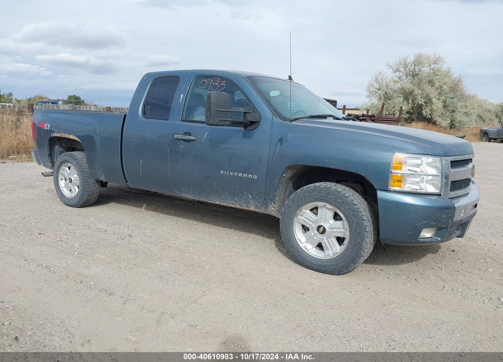 2011 CHEVROLET SILVERADO 1500 LT VIN: 1GCRKSE39BZ425327